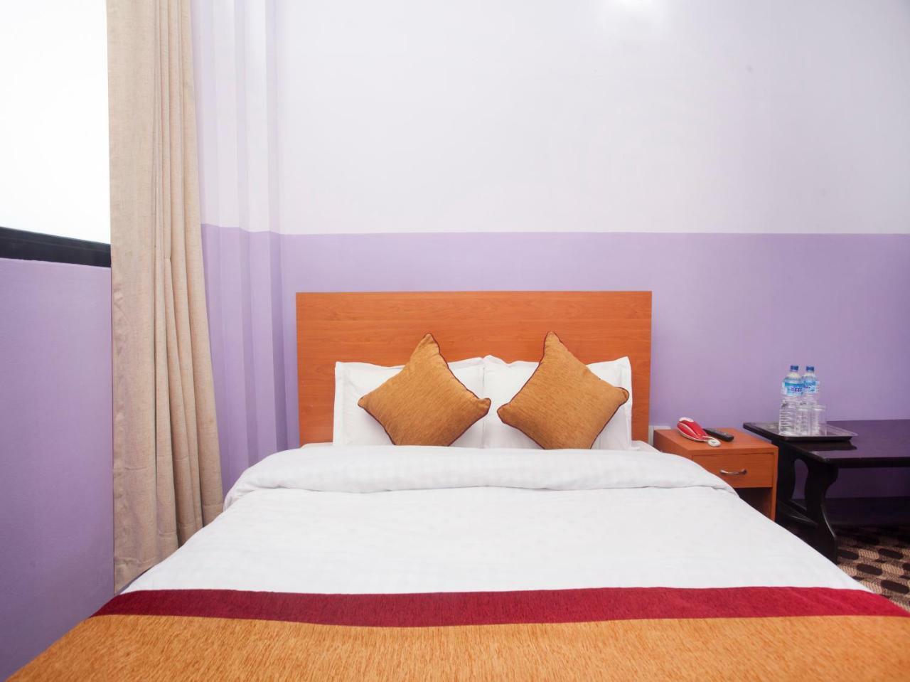 Oyo 341 Hotel Kusum Kohinoore Tokha Exterior foto