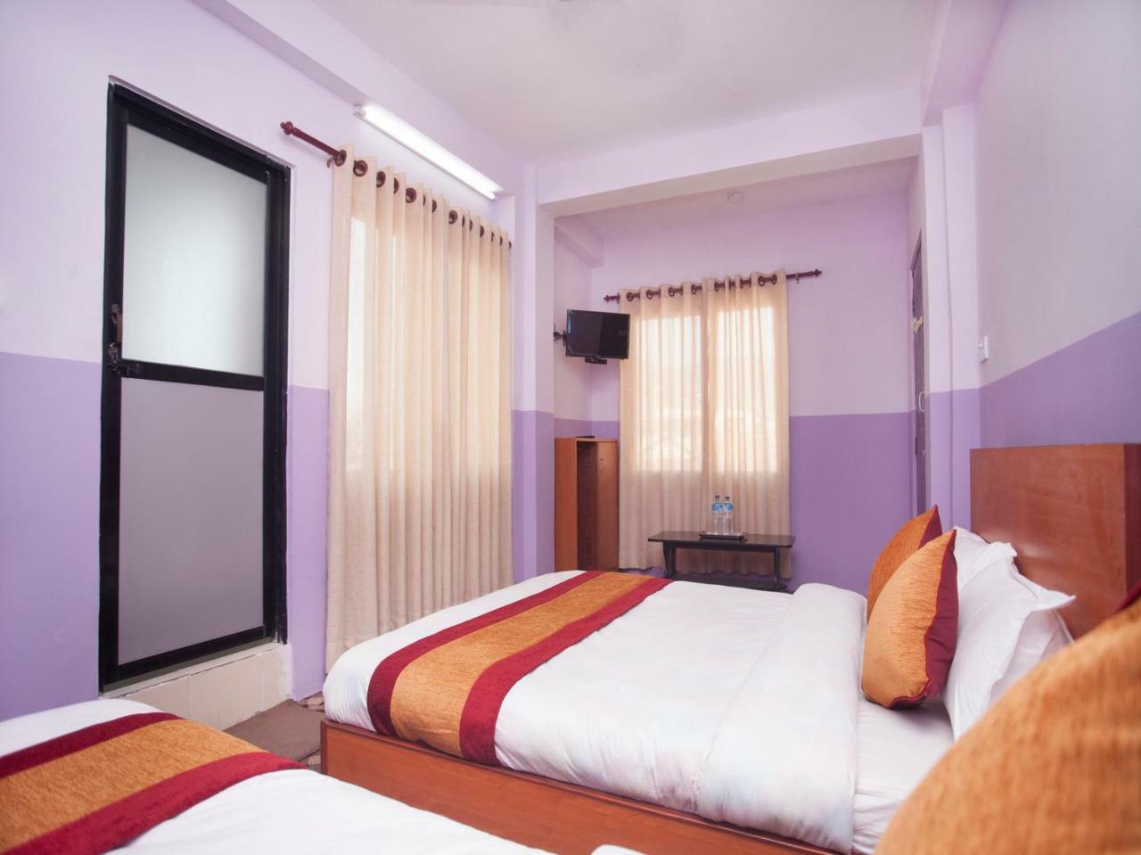 Oyo 341 Hotel Kusum Kohinoore Tokha Exterior foto