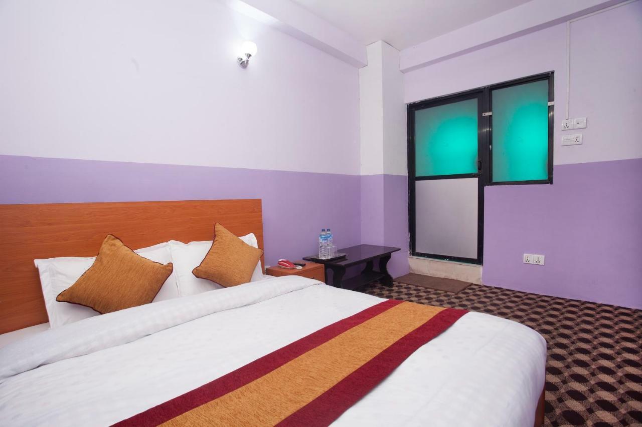 Oyo 341 Hotel Kusum Kohinoore Tokha Exterior foto